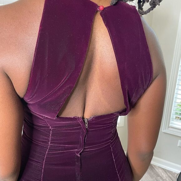 Jessica McClintock Gunn Sax Vintage Velvet and Pearl Thigh Split Evening Gown - Picture 8 of 12